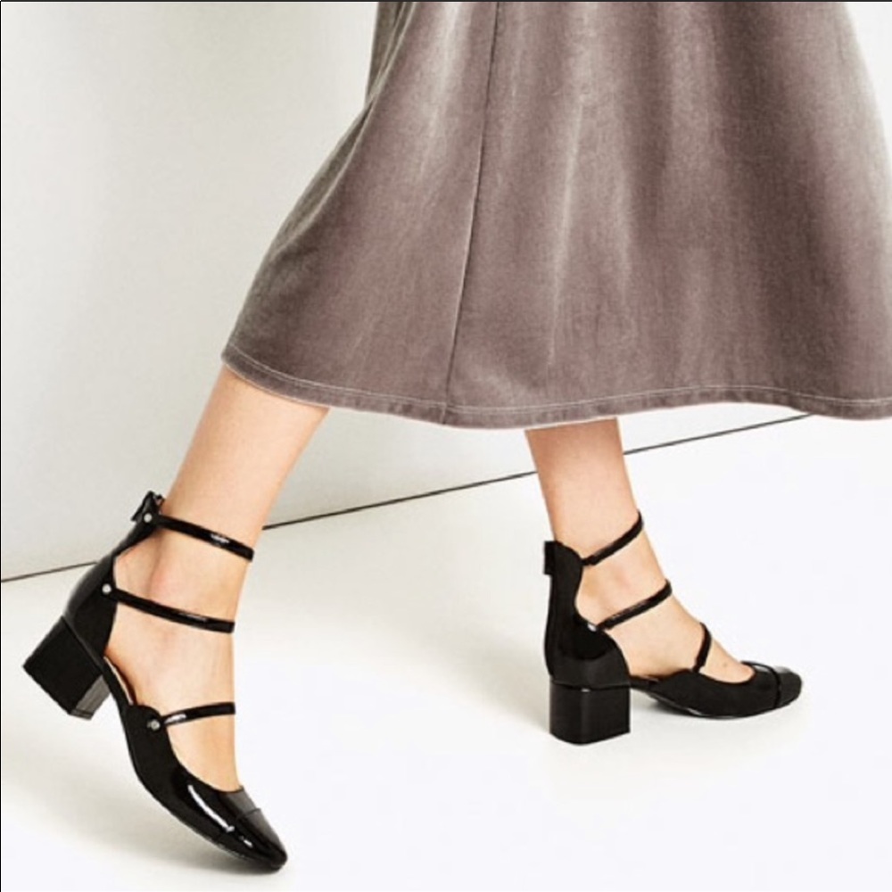 Zara Strappy Heeled Shoes - black size 6